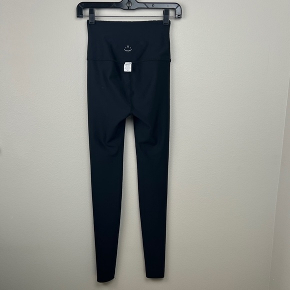 Beyond Yoga Flip It And Reverse It Lotus Hi Rise Leggings - Picture 6 of 8